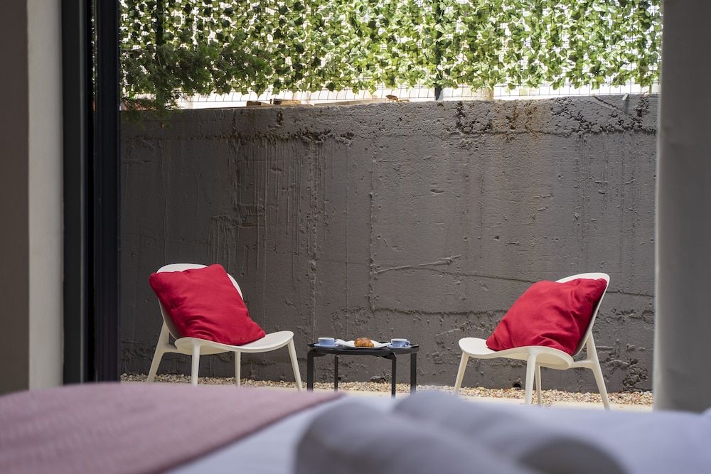 Moro Inn Room, 1 Queen Bed, Patio 4