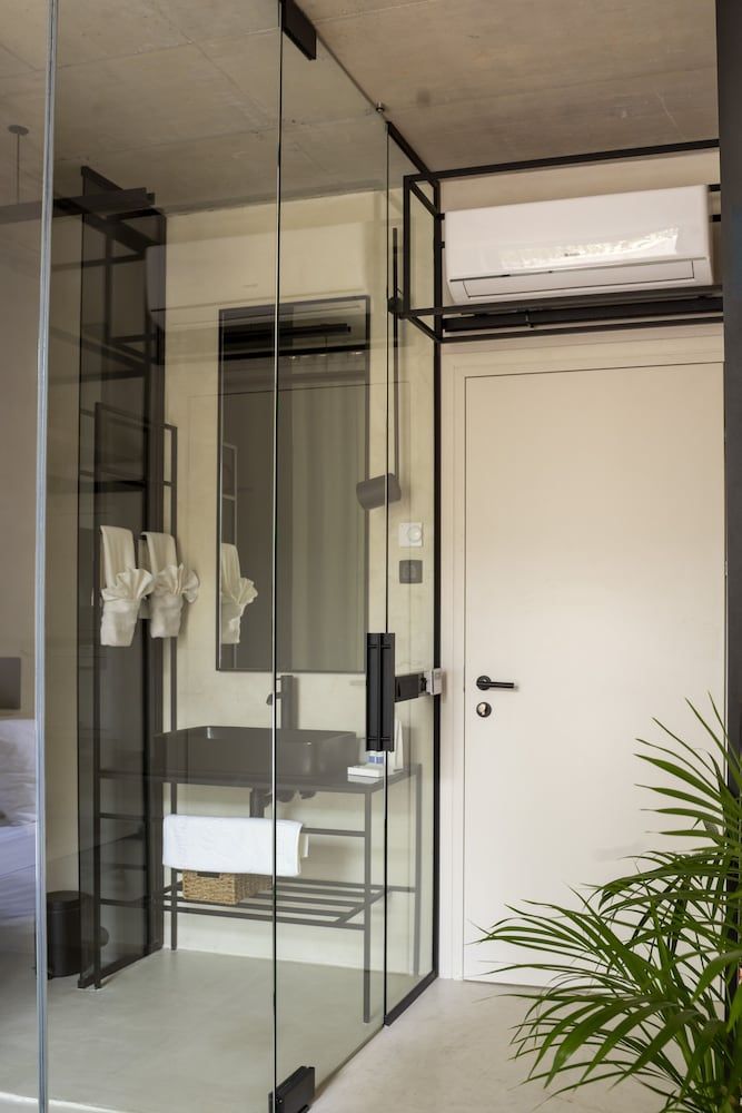 Moro Inn Room, 1 Queen Bed, Patio 8