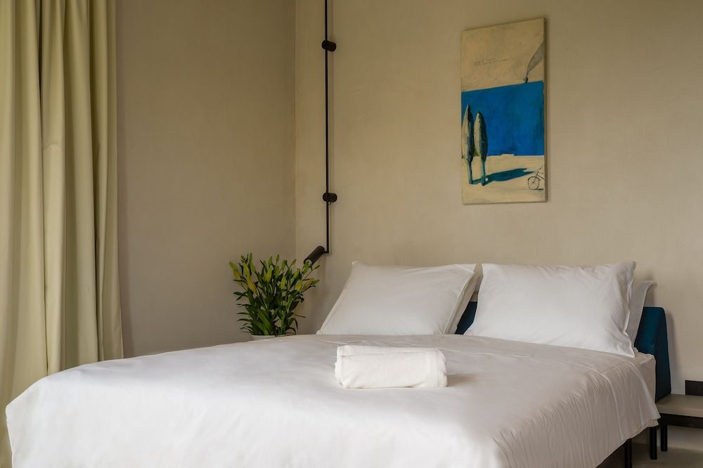 Moro Inn Deluxe Room, Multiple Beds 3