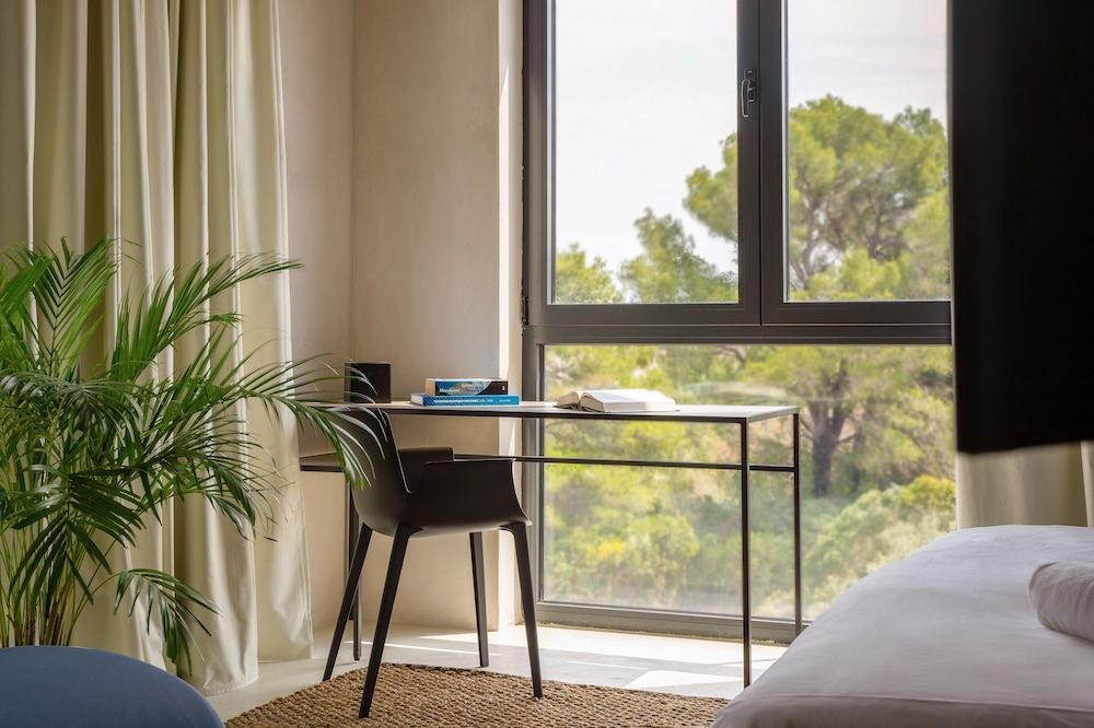 Moro Inn Deluxe Room, Multiple Beds 6