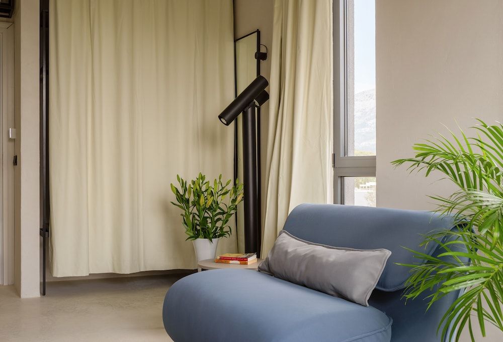 Moro Inn Deluxe Room, Multiple Beds 8