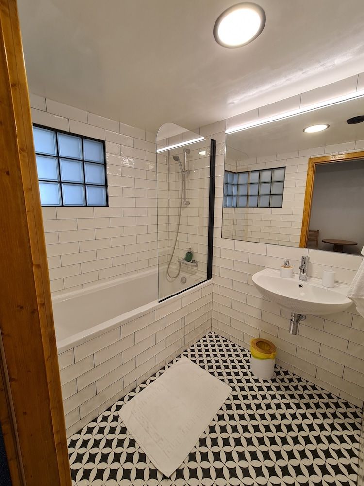 S42 Hotel Prague Superior Quadruple Room 19