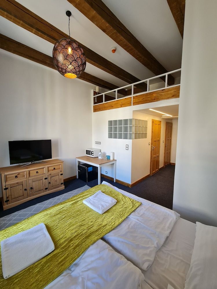 S42 Hotel Prague Superior Quadruple Room 8