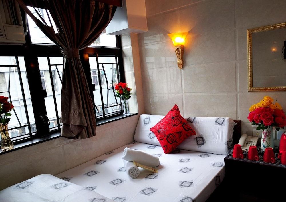 undefined Hostel 16 10