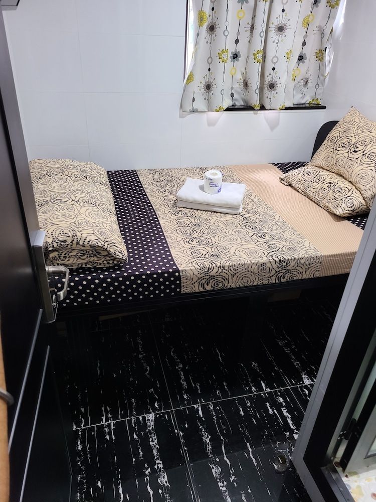 undefined Hostel 16 9