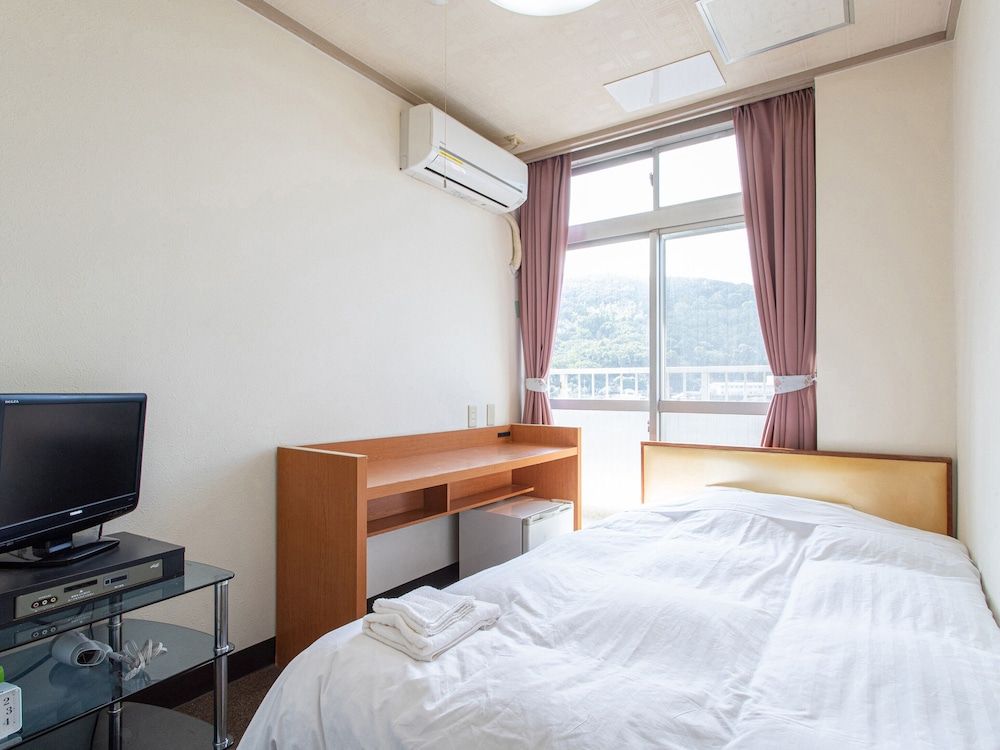 Single Room, Smoking