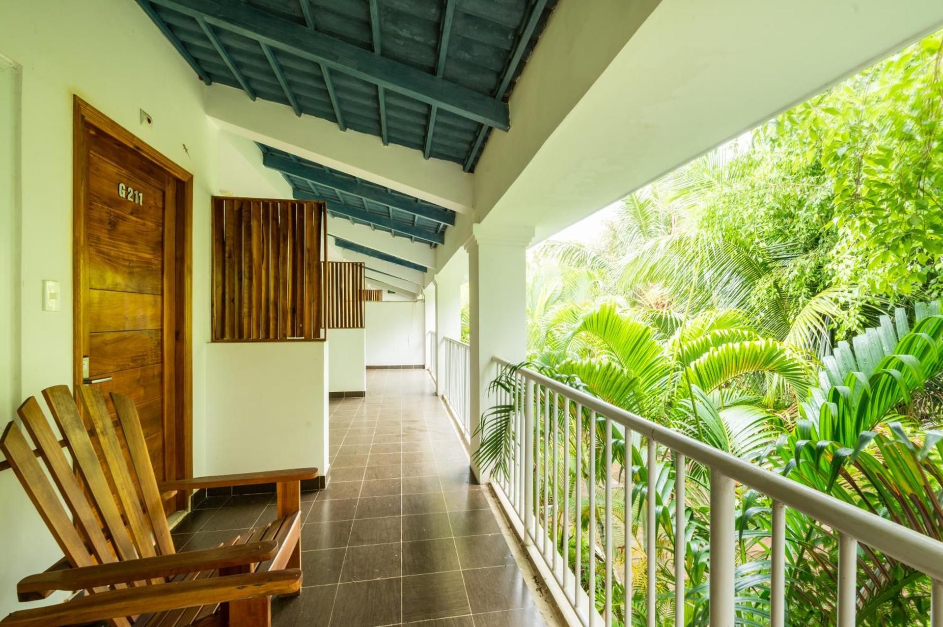 Standard Queen Room with Garden View