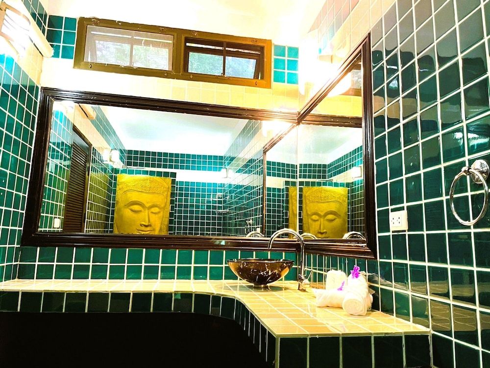 Boomerang Village Resort Kata Deluxe Studio Suite 13