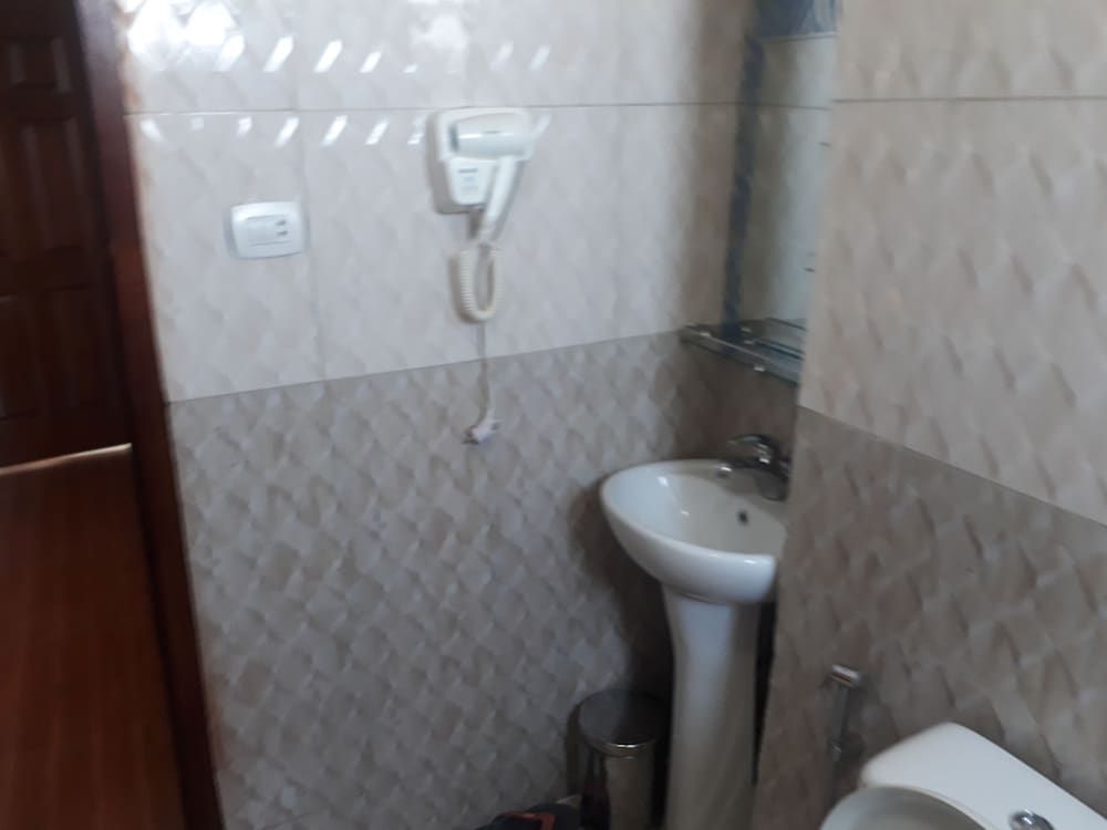 Bruhway Hotel Deluxe Twin Room 10