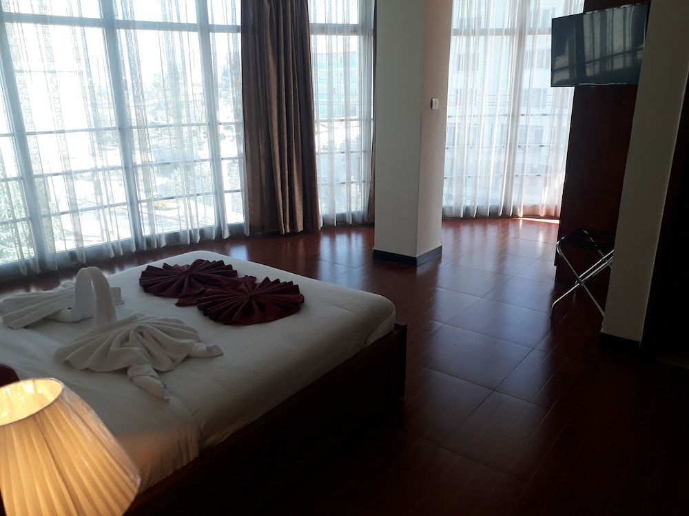 Bruhway Hotel Suite, Balcony 5