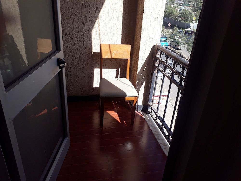 Bruhway Hotel Deluxe Twin Room 7