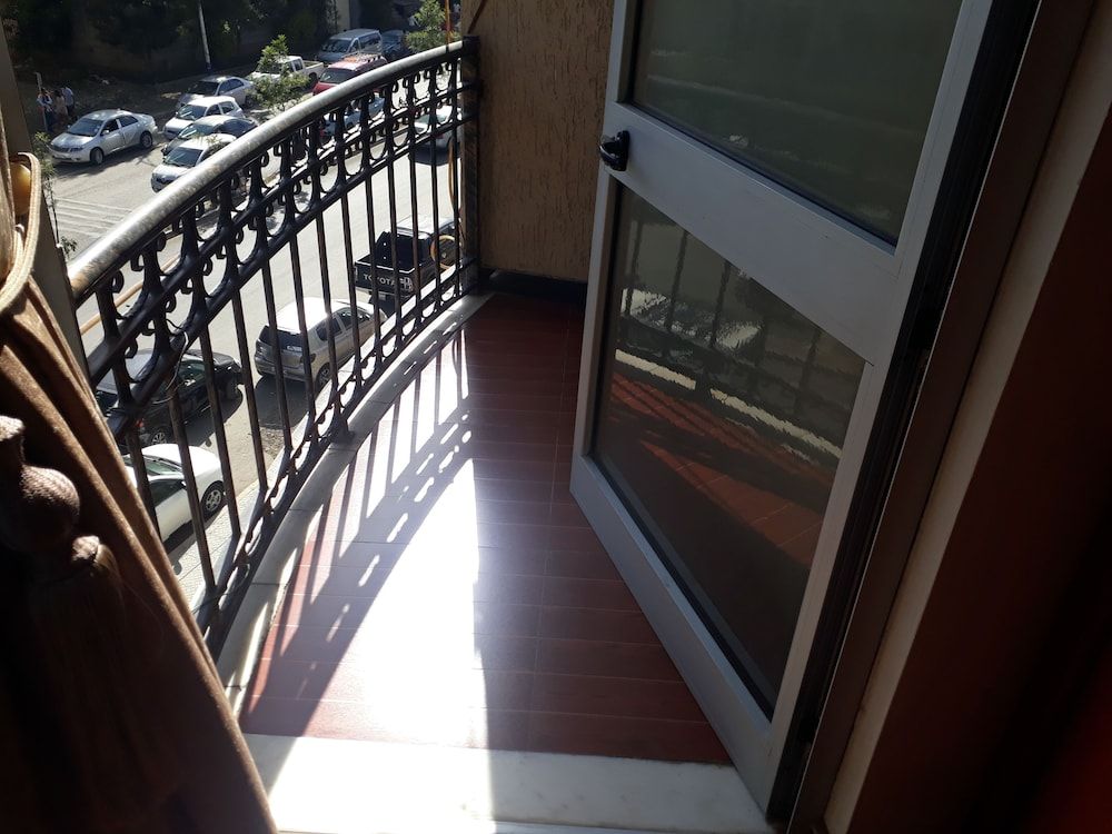 Bruhway Hotel Deluxe Twin Room 8