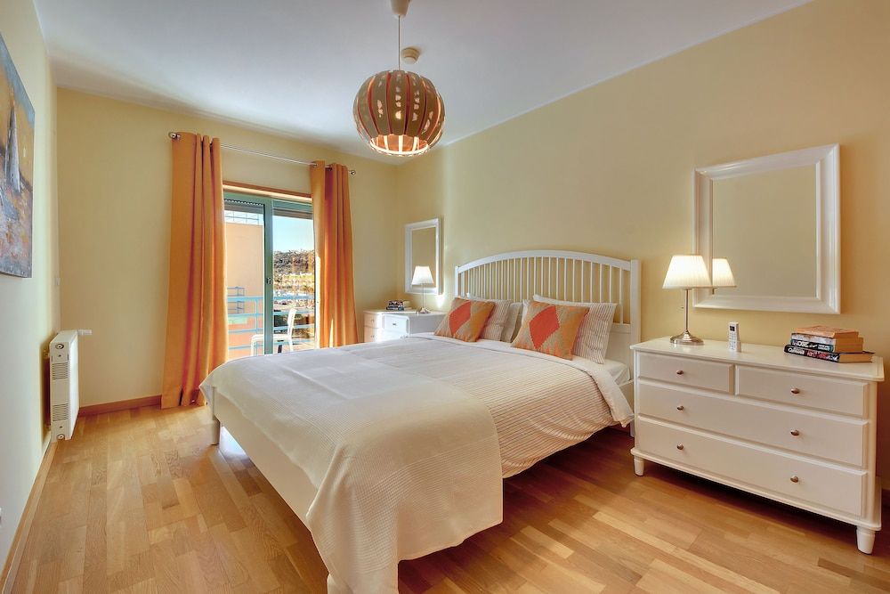 undefined Marina Bay Residence 9