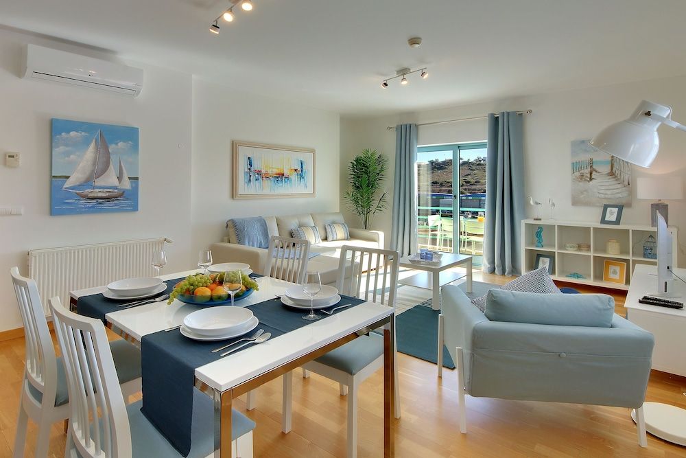 undefined Marina Bay Residence 7