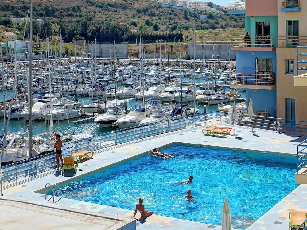 undefined Marina Bay Residence 8