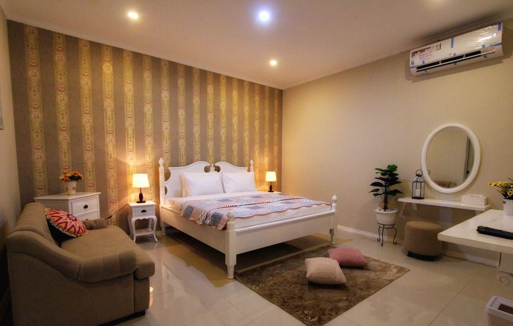 Omah Madam Bed & Breakfast Deluxe Double Room 7