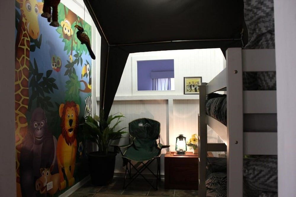 The Sabie Town House Guest Lodge Luxury Suite, Hot Tub, Valley View 3