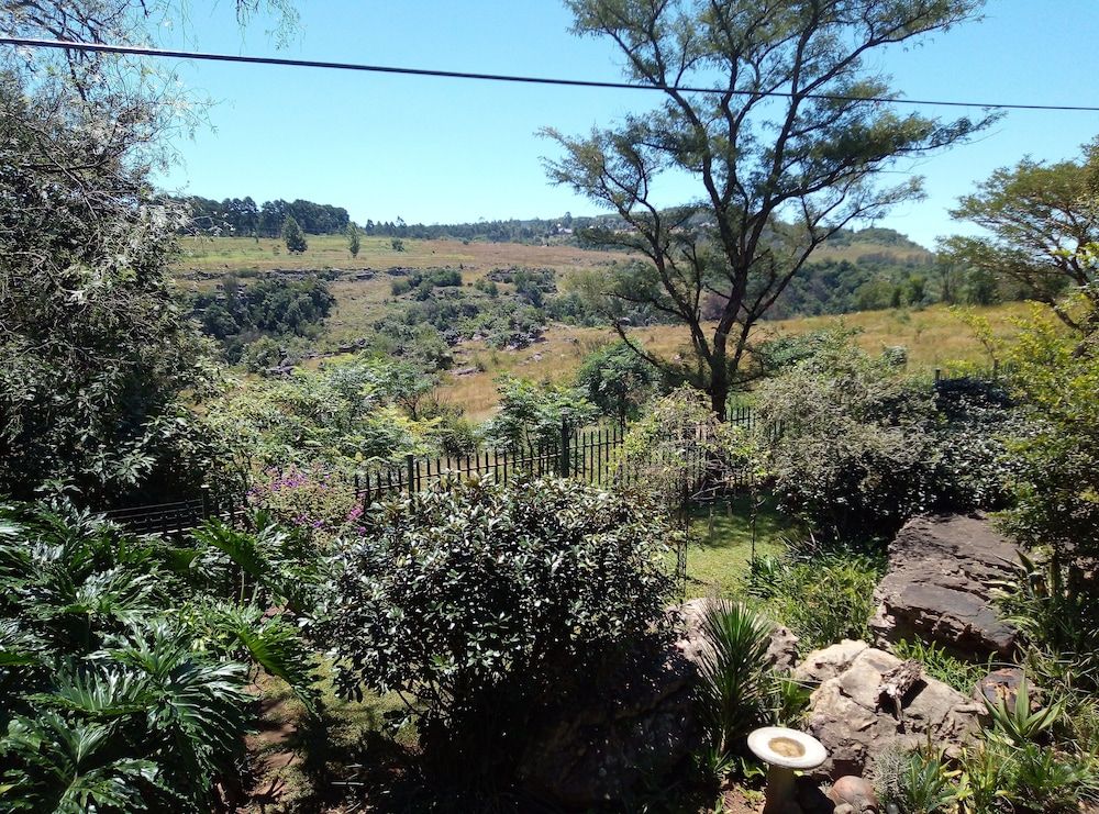 The Sabie Town House Guest Lodge Luxury Suite, Hot Tub, Valley View 9