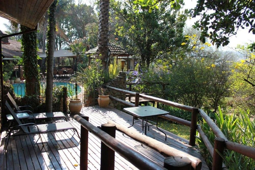 The Sabie Town House Guest Lodge Luxury Suite, Hot Tub, Valley View 4