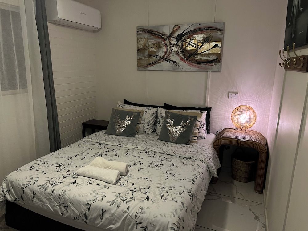 XYL Pets Friendly Seaside Boutique Guesthouse Deluxe Art Room (Shared Bathroom & Kitchen) 10