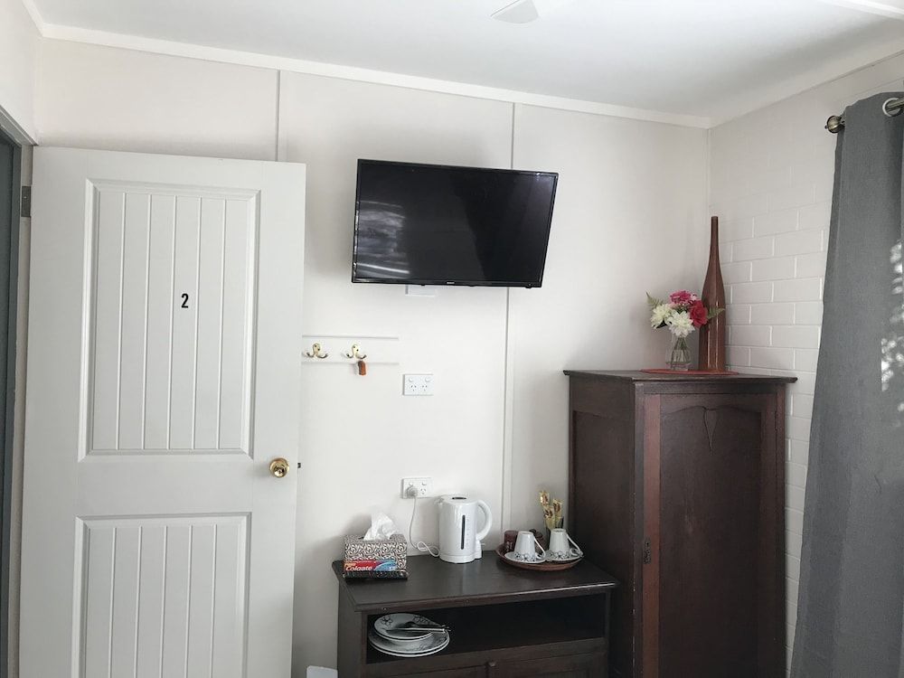 XYL Pets Friendly Seaside Boutique Guesthouse Deluxe Art Room (Shared Bathroom & Kitchen) 25