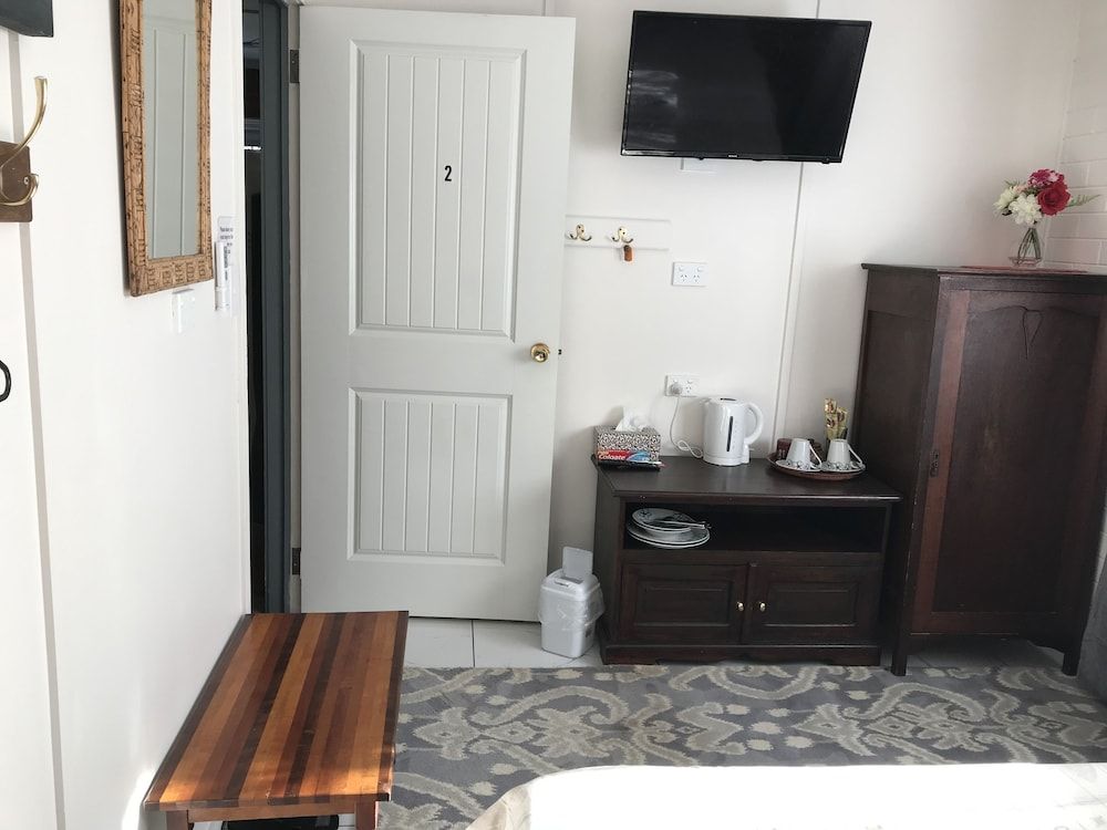 XYL Pets Friendly Seaside Boutique Guesthouse Deluxe Art Room (Shared Bathroom & Kitchen) 22