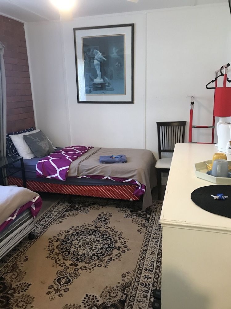 Deluxe Twin Room (Shared Bathroom & Kitchen)