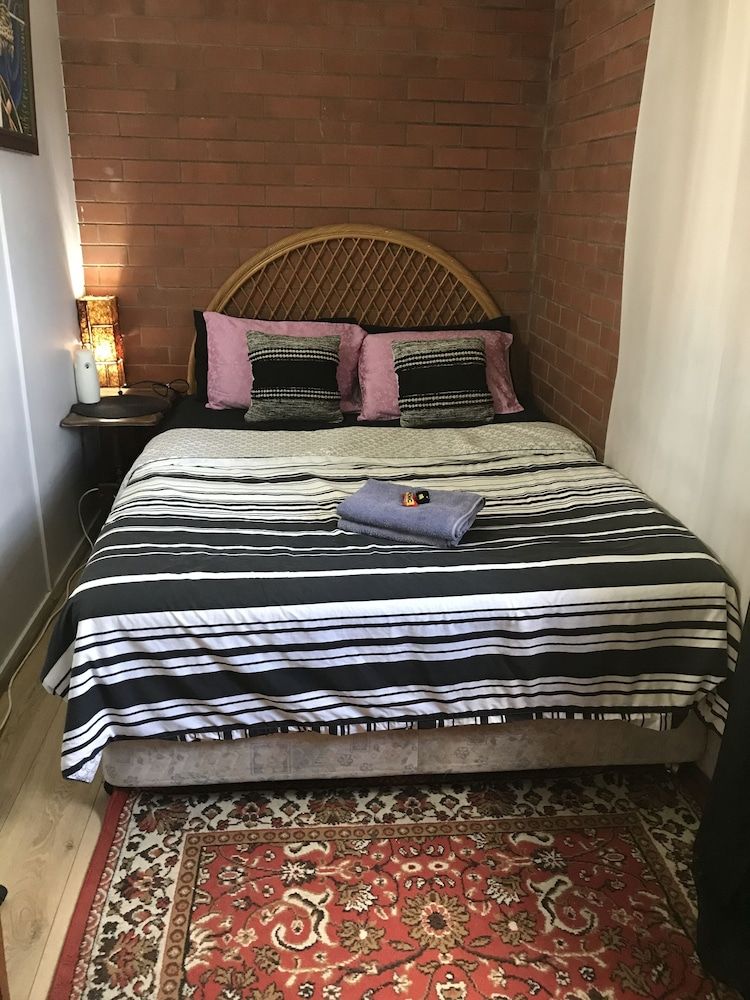 Deluxe Modern Room (Shared Bathroom & Kitchen)
