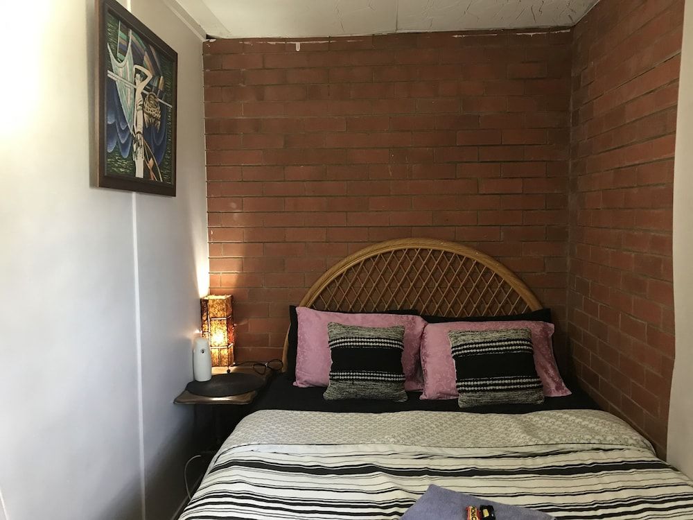 Deluxe Modern Room (Shared Bathroom & Kitchen)