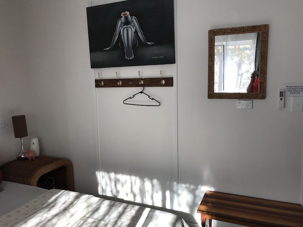 XYL Pets Friendly Seaside Boutique Guesthouse Deluxe Art Room (Shared Bathroom & Kitchen) 27