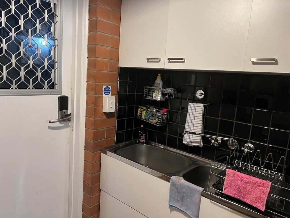 XYL Pets Friendly Seaside Boutique Guesthouse Deluxe Art Room (Shared Bathroom & Kitchen) 13