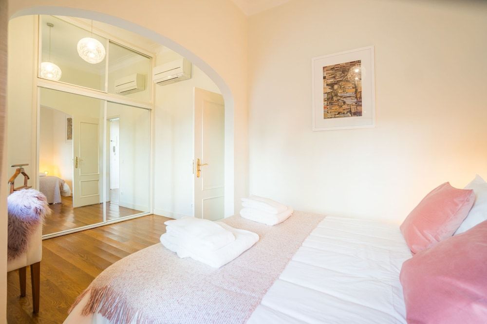 Panoramic Tagus River Terrace Apartment in Alfama Apartment, 2 Bedrooms 2