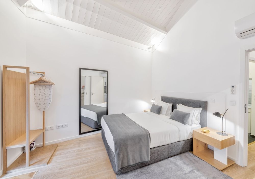 Oporto Comfort Dom Hugo Standard Apartment, 1 Queen Bed 2