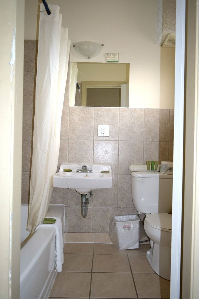 Centre Suites Inns Motel Standard Room, 1 Double Bed, Non Smoking 5