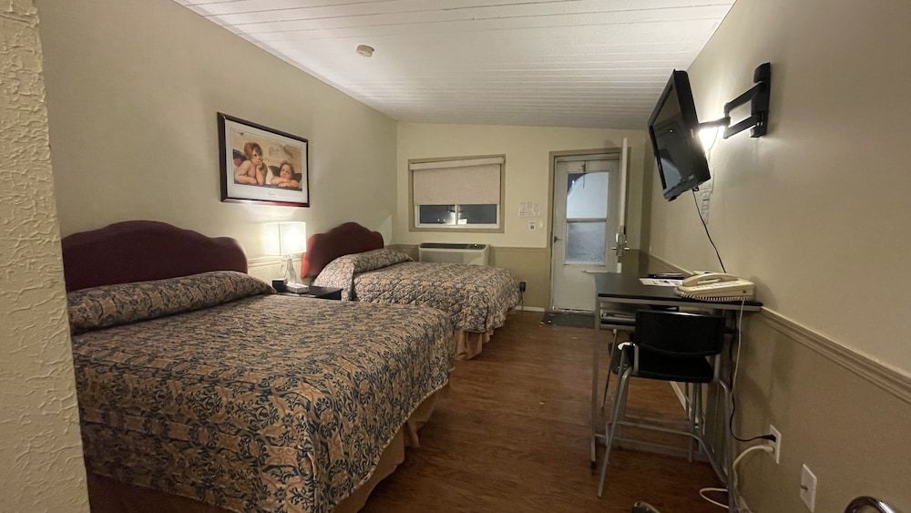 Centre Suites Inns Motel Standard Double Room, 2 Double Beds, Non Smoking 4