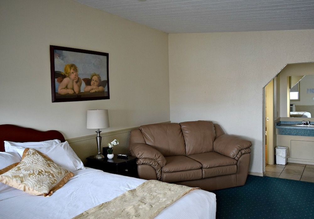 Centre Suites Inns Motel Executive Studio Suite, 1 Bedroom 2