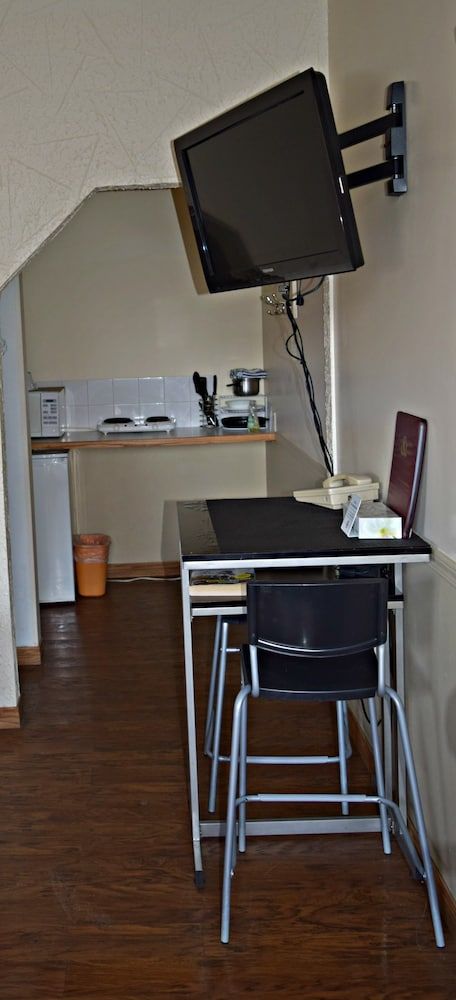 Centre Suites Inns Motel Standard Room, 1 Double Bed, Non Smoking 6