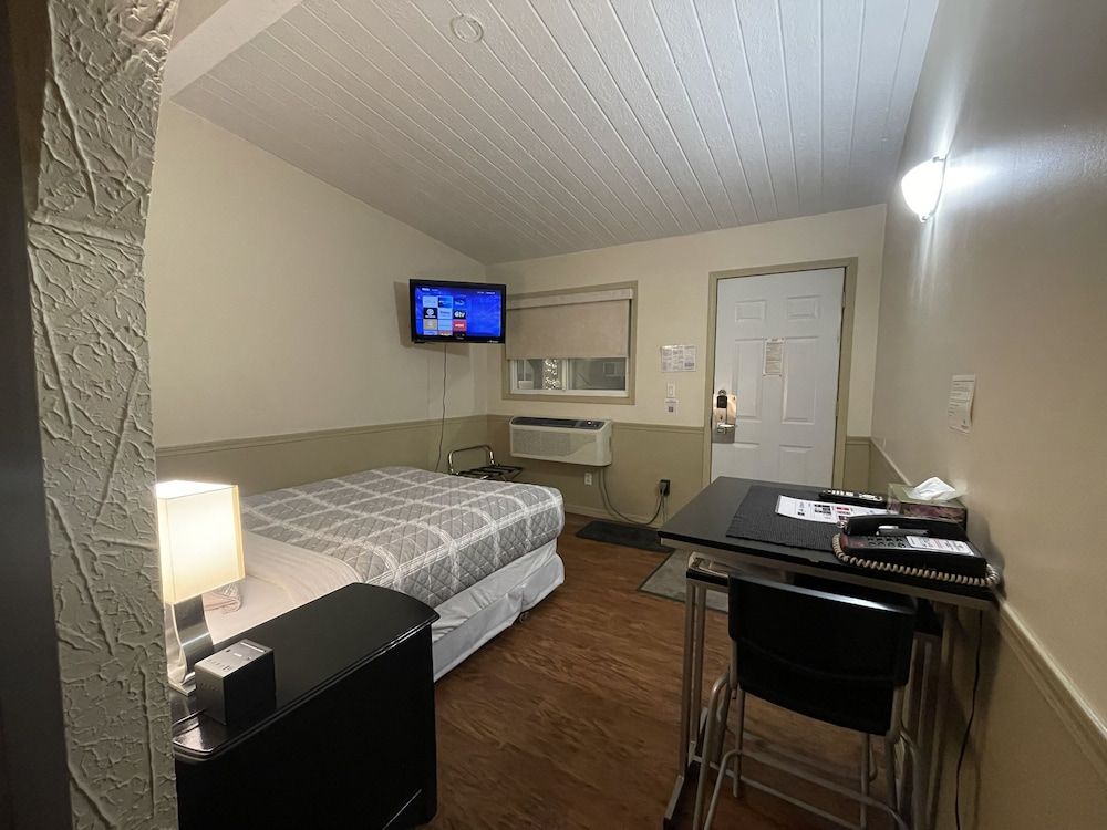 Centre Suites Inns Motel