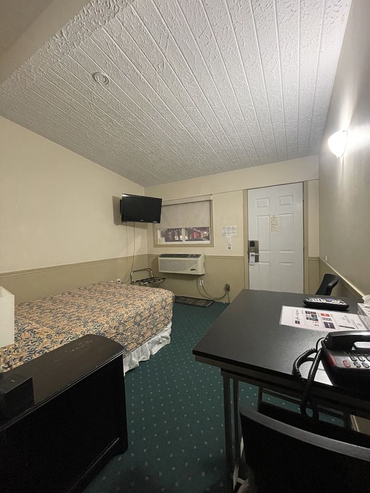 Centre Suites Inns Motel Standard Room, 1 Double Bed, Non Smoking 3