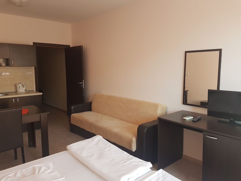 Sea Breeze Pomorie Studio 5