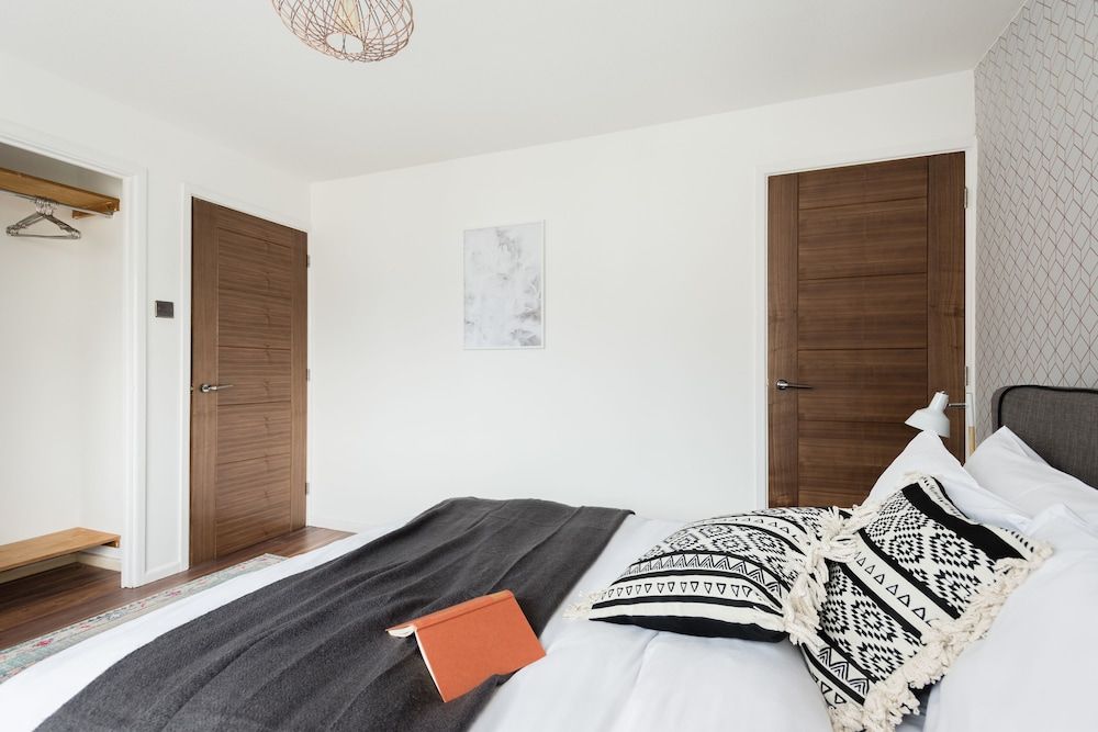 House (2 Bedrooms)