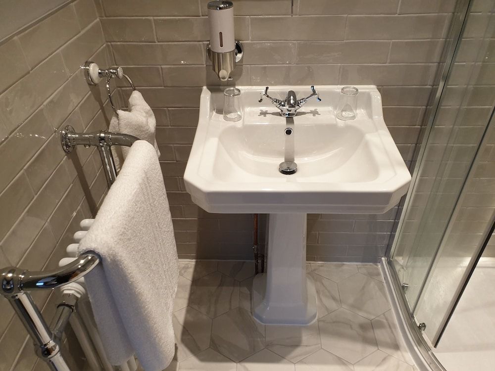 The Strutt Arms Superior Double Room, 1 King Bed 4