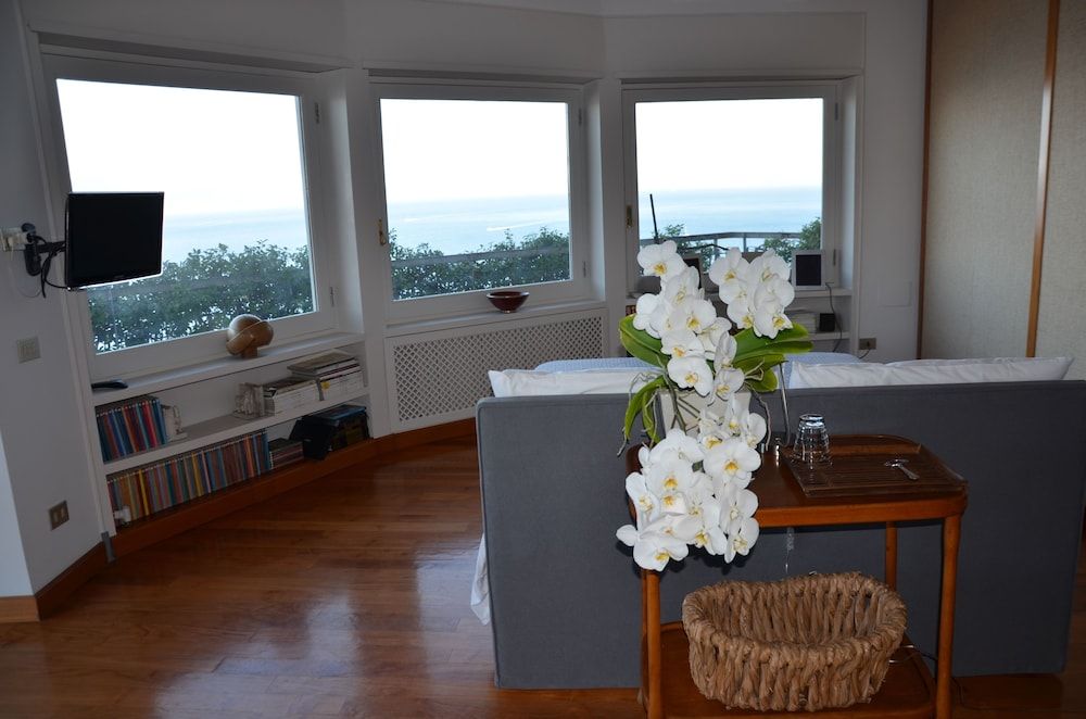 Suite 52 Panoramic Suite 6