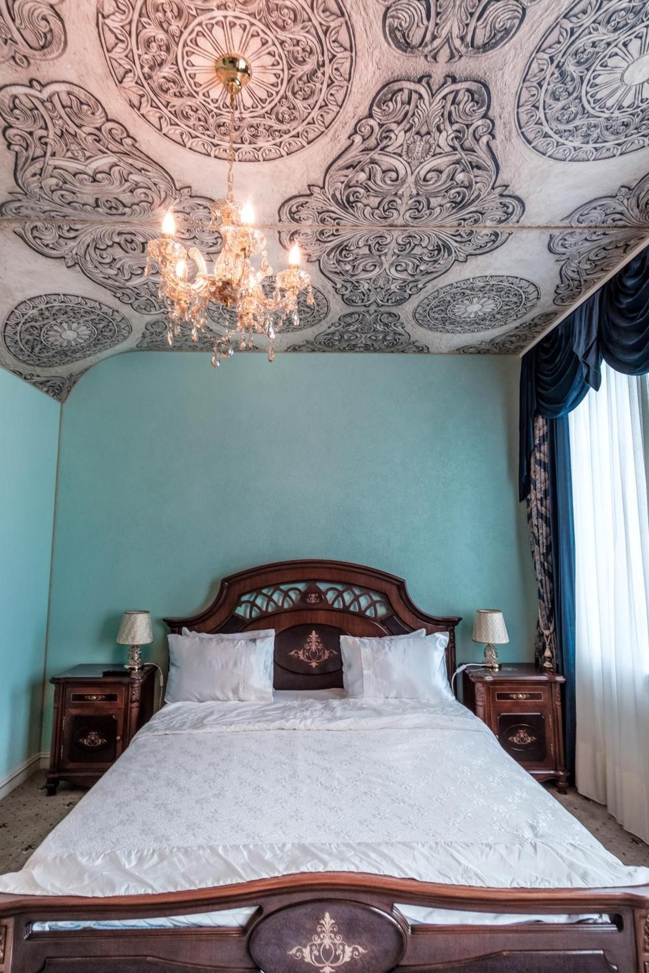 JMR Royal Deluxe King Suite