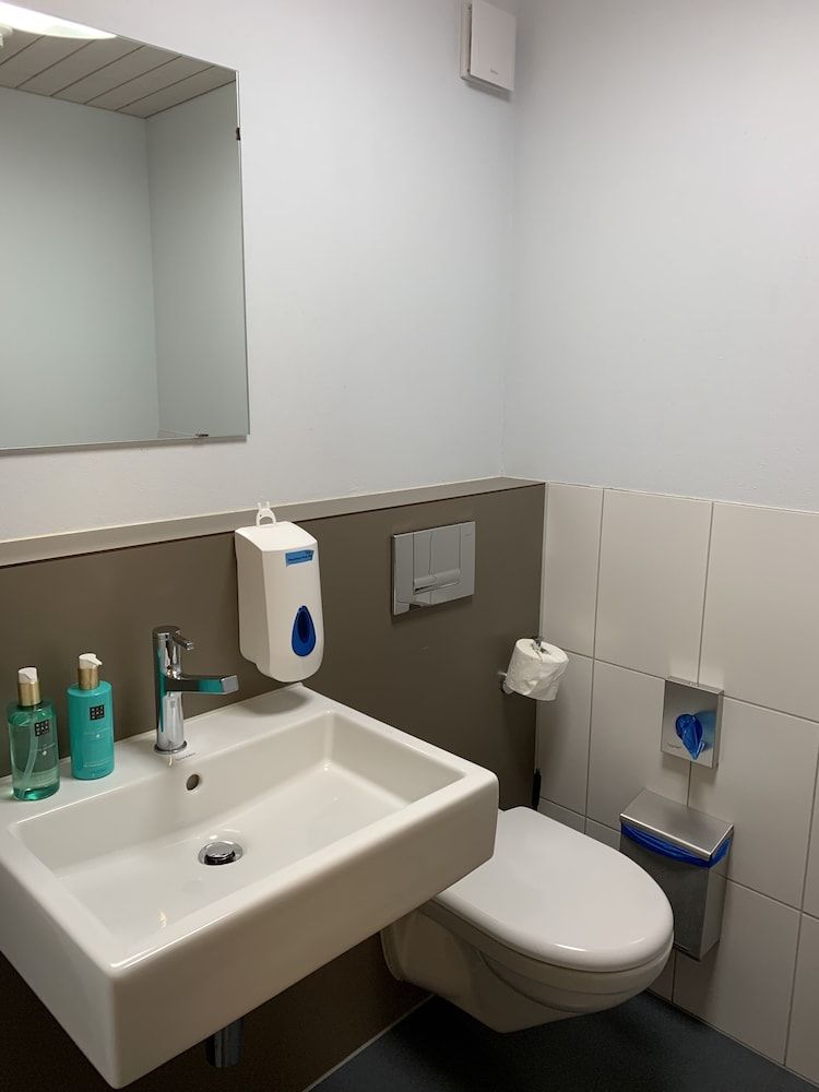 Berghaus Niederhorn Basic Double Room, Shared Bathroom 3