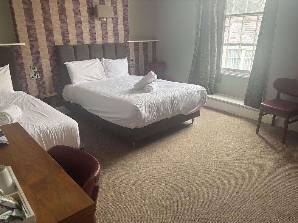 Esplanade Hotel Llandudno Standard Double Room, Multiple Beds, Private Bathroom 2