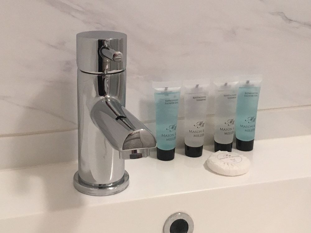 Wallis Farm House Cottage, Ensuite (The Tack Room) 7