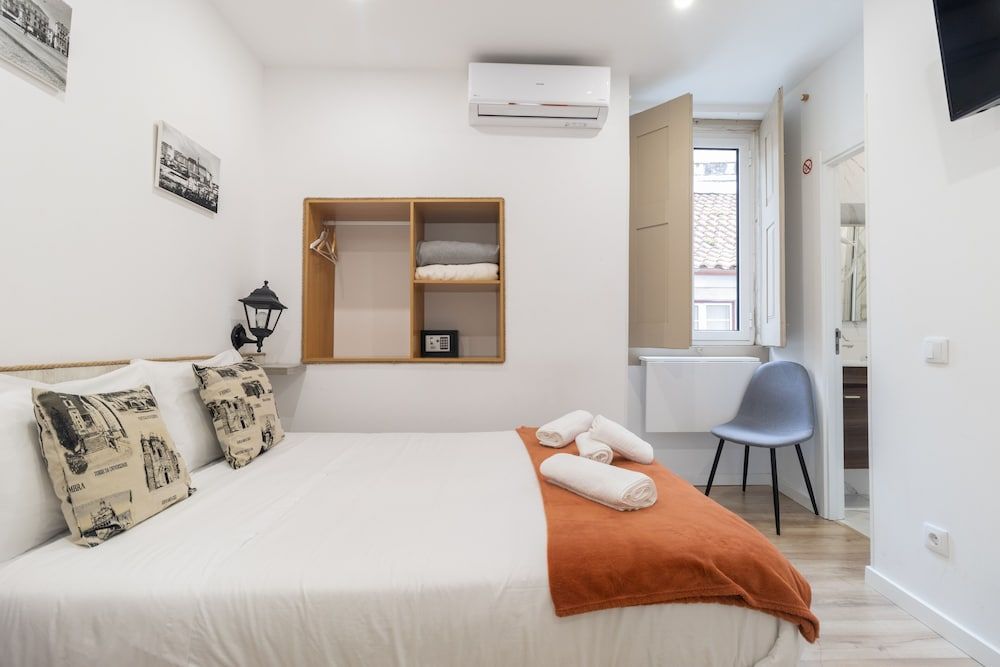 Coimbra City Charm Deluxe Double Room 2