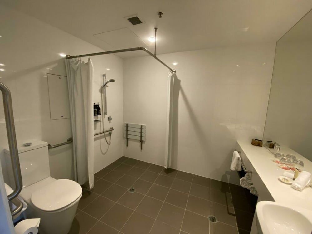 East Hotel Easy Access Room 2