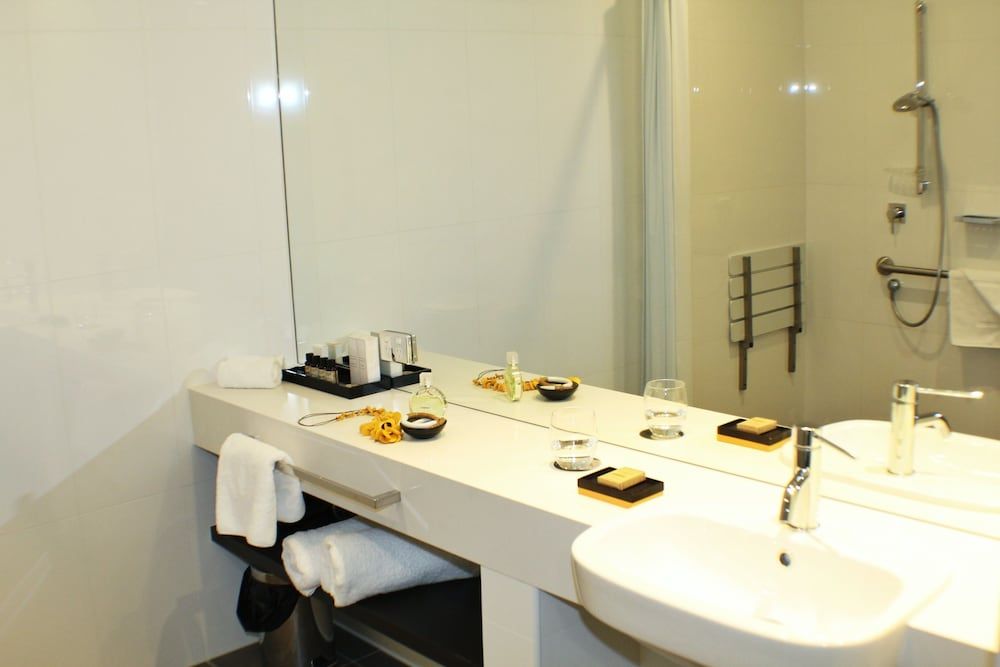 East Hotel Easy Access Room 3